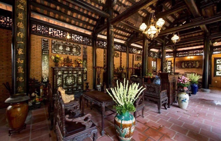 Nội thất trong nhà cũng được sưu tầm từ các tiệm đồ cổ.