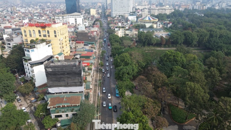 Theo đó, tổng chiều dài tuyến đường khoảng 36,3km, quy mô mặt cắt ngang khoảng 90m. Tổng mức đầu tư tuyến đường khoảng 152.639 tỷ đồng (ảnh: Đoạn tuyến đường Lê Duẩn)