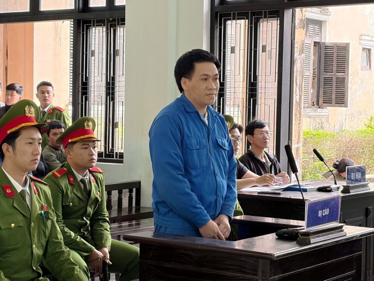 Giết vợ cũ và mẹ vợ, bị cáo Phan Văn Phú nhận mức án tử hình.