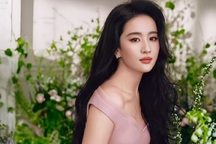 Lưu Diệc Phi đắt show quảng cáo thương hiệu xa xỉ