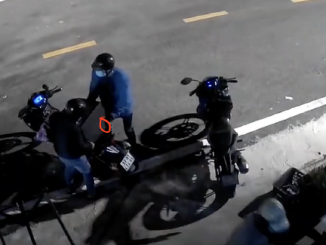 CLIP: Nhóm thanh niên phá khoá nhà dân, lấy đi két sắt và 2 cây vàng