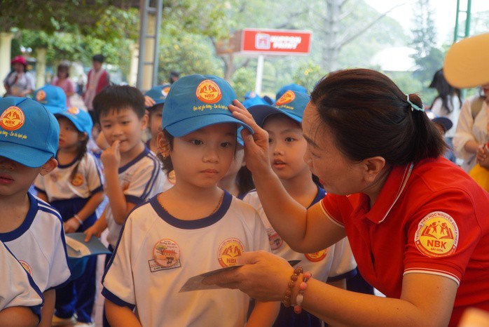 Từ năm học 2026 – 2027, toàn bộ trường phổ thông triển khai dùng SGK “Kết nối tri thức với cuộc sống” trong xây dựng kế hoạch giáo dục nhà trường, kiểm tra đánh giá học sinh