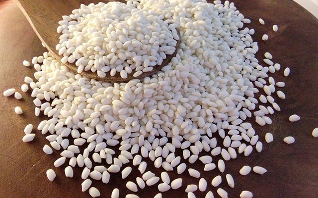 Tuy nhiên nếp ngon thường có hạt tròn mập, ngắn, màu trắng ngần.