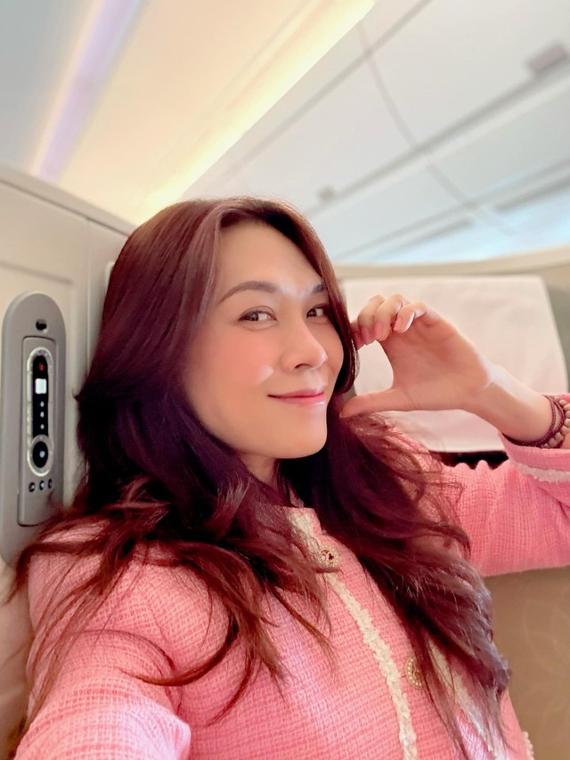 Để mặt mộc tự nhiên cũng là cách giúp người đẹp sinh năm 1981 trông trẻ trung hơn.