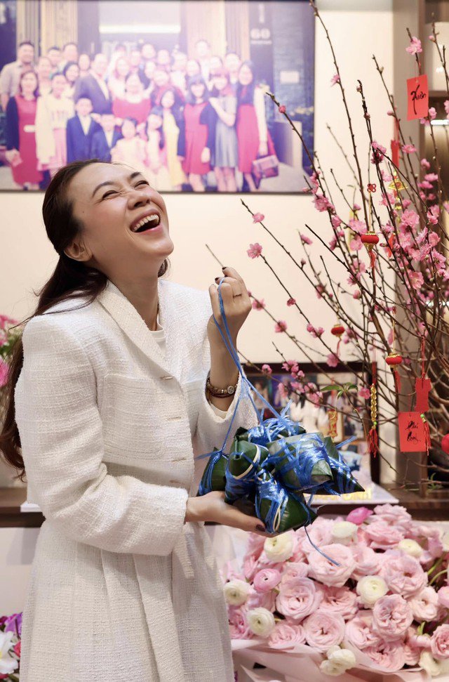 Bên cạnh đó, cô còn chăm chỉ vận động. Các hoạt động thể chất giúp phái đẹp giảm cân, giữ gìn vóc dáng và làm đẹp da.