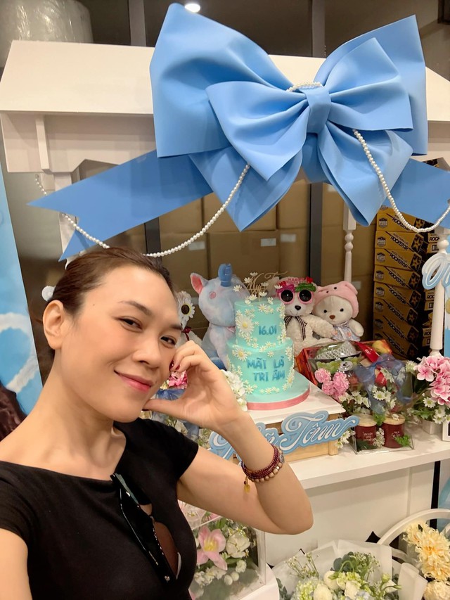 Cụ thể trong quá trình tập thể dục, cơ thể sẽ tăng cường trao đổi chất giúp kích thích sản sinh collagen và đào thải độc tố. Nhờ vậy, da dẻ sẽ thêm trẻ khỏe và mịn màng hơn.