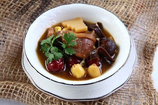 Canh mọc nấm mộc nhĩ.