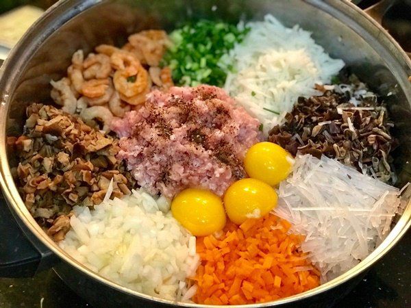 Nem rán (chả giò) nhân mộc nhĩ truyền thống.