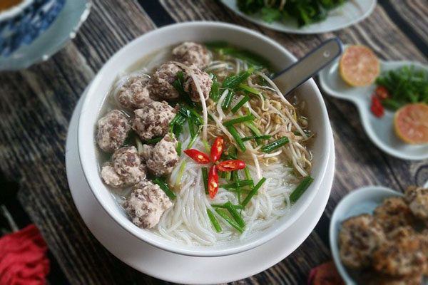 Bún mọc mộc nhĩ.