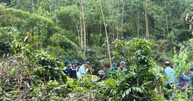 Hiện trường máy bay quân sự YAK-130 rơi ở vùng ...