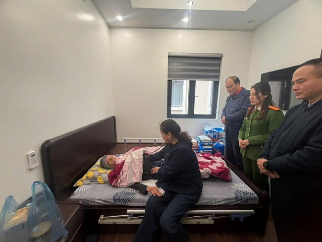 Cơ quan chức năng thăm hỏi, động viên cụ Hoàng Thị N.