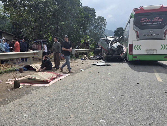 Hiện trường vụ tai nạn thảm khốc