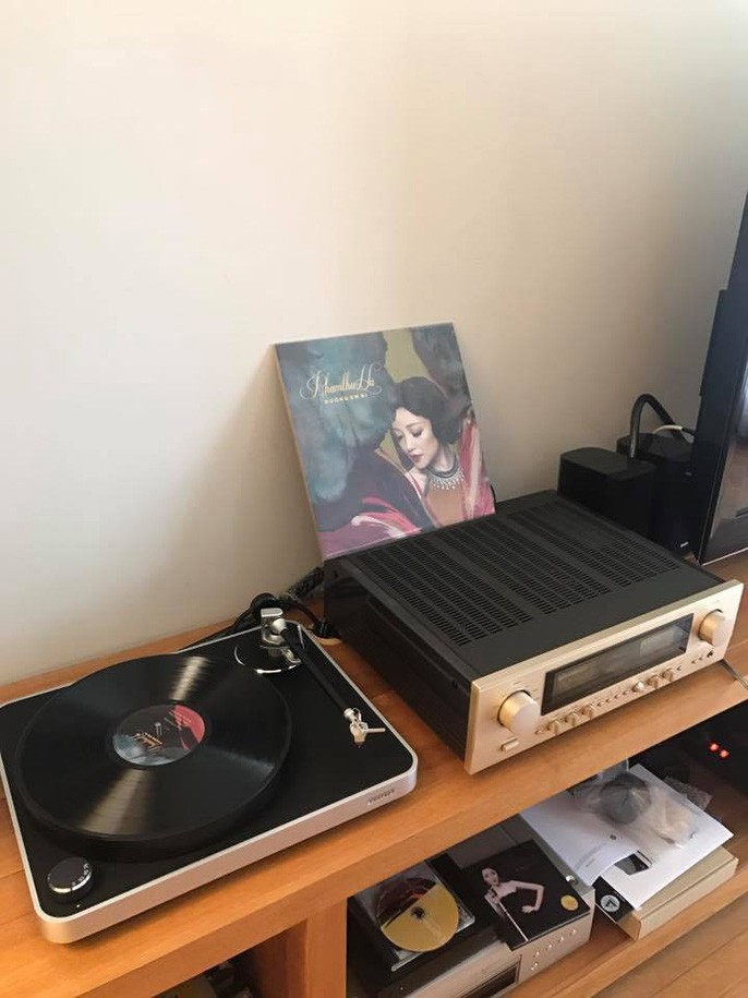 Một góc nhỏ được Quang Dũng dùng để lưu giữ những kỷ niệm với các đĩa nhạc