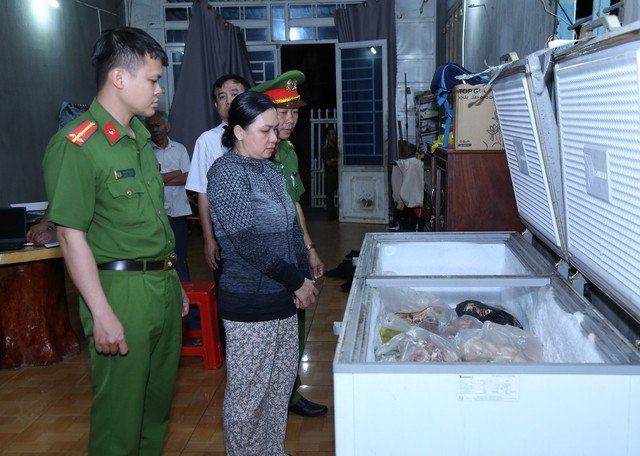 Bị can Lê Thị Bích Phượng cùng số tang vật bị thu giữ. Ảnh: Công an tỉnh Đồng Nai.