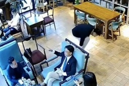 'Tổng tài' không thừa nhận ra lệnh đánh nhân viên quán cà phê