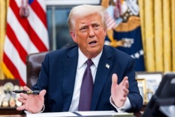 Ông Donald Trump tuyên bố "hạm đội khổng lồ" đang đến, ra tối hậu thư cho Iran