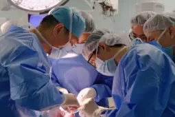 Lá gan của mẹ và phép màu hồi sinh bé gái chưa đầy 1 tuổi, nặng 5,3 kg