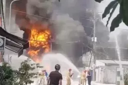 Tổng kho Xăng dầu Nhà Bè lên tiếng về vụ cháy xe bồn chở xăng M95 ở TPHCM