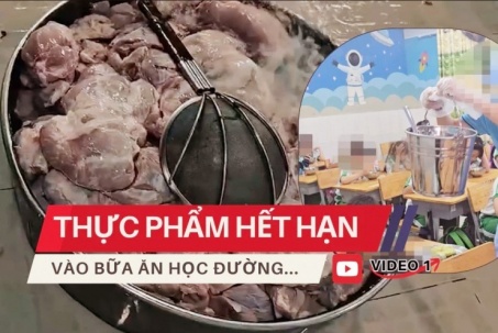 Sự thật phía sau những suất ăn học đường ở TPHCM: Thịt hết hạn vẫn dùng, không thối là được!!!(Video 1)