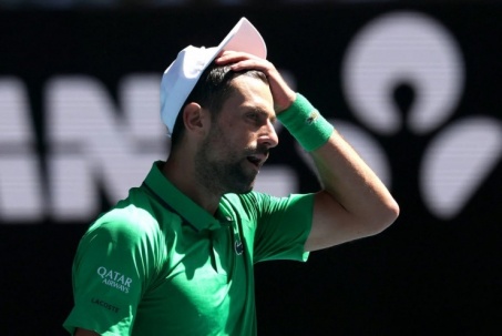 Djokovic 2 lần gặp may, thừa nhận không xứng vào bán kết Australian Open
