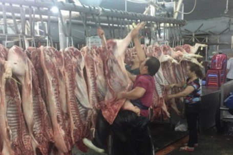 Giá heo hơi hôm nay, 28-1: Giá heo mảnh ở chợ đầu mối tăng cao