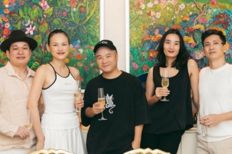 Ảnh sao 28/1: Vợ chồng Lê Thúy thăm biệt thự của Đỗ Mạnh Cường