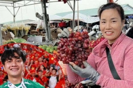 Sạp hoa quả của mẹ thủ môn Văn Bình đắt khách lạ thường sau tấm HCĐ U23 châu Á