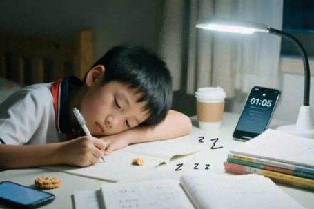 5 thói quen âm thầm làm tổn hại não bộ trẻ: Cha mẹ đừng chủ quan