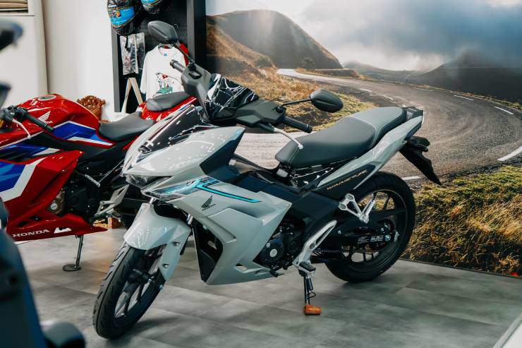 Giá xe côn tay Honda Winner R mới nhất, giảm sốc 13 triệu đồng - 1