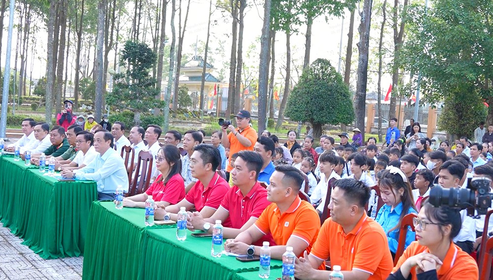 Đại diện các đơn vị tổ chức trong buổi lễ khai mạc "Xuân Yêu Thương"