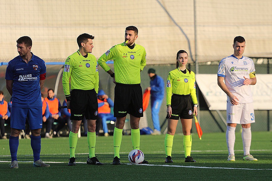 Nữ trọng tài gây sốt bóng đá Ý: Sinh viên đại học đẹp như người mẫu - 3