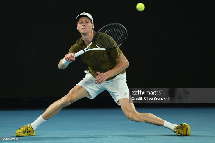 Sinner hẹn đấu Djokovic