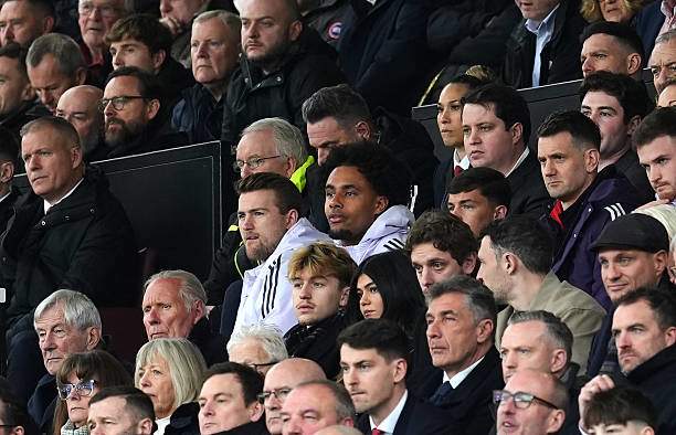 HLV Carrick cho Zirkzee lên hẳn khán đài ngồi, và kết quả là MU thắng 2 trận đầu tiên ông tạm quyền