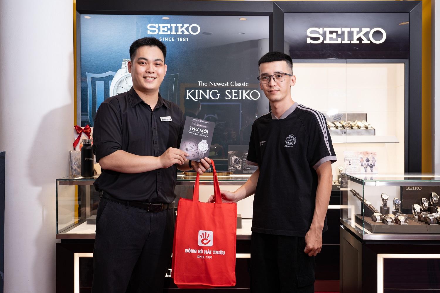 Đồng Hồ Hải Triều gần 40 năm kinh nghiệm và hệ thống hơn 30 showroom trên toàn quốc.