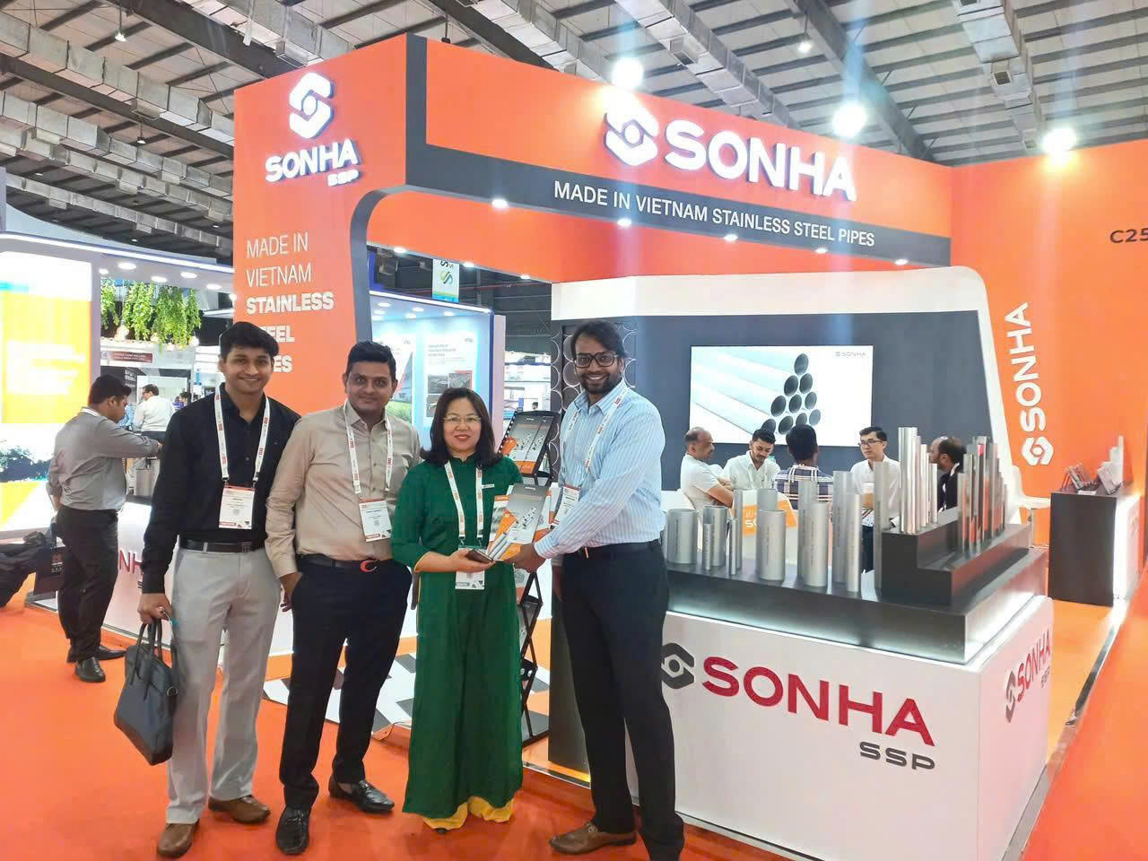 Gian hàng trưng bày ống inox của Sơn Hà SSP tại Ấn Độ tháng 6/2025.