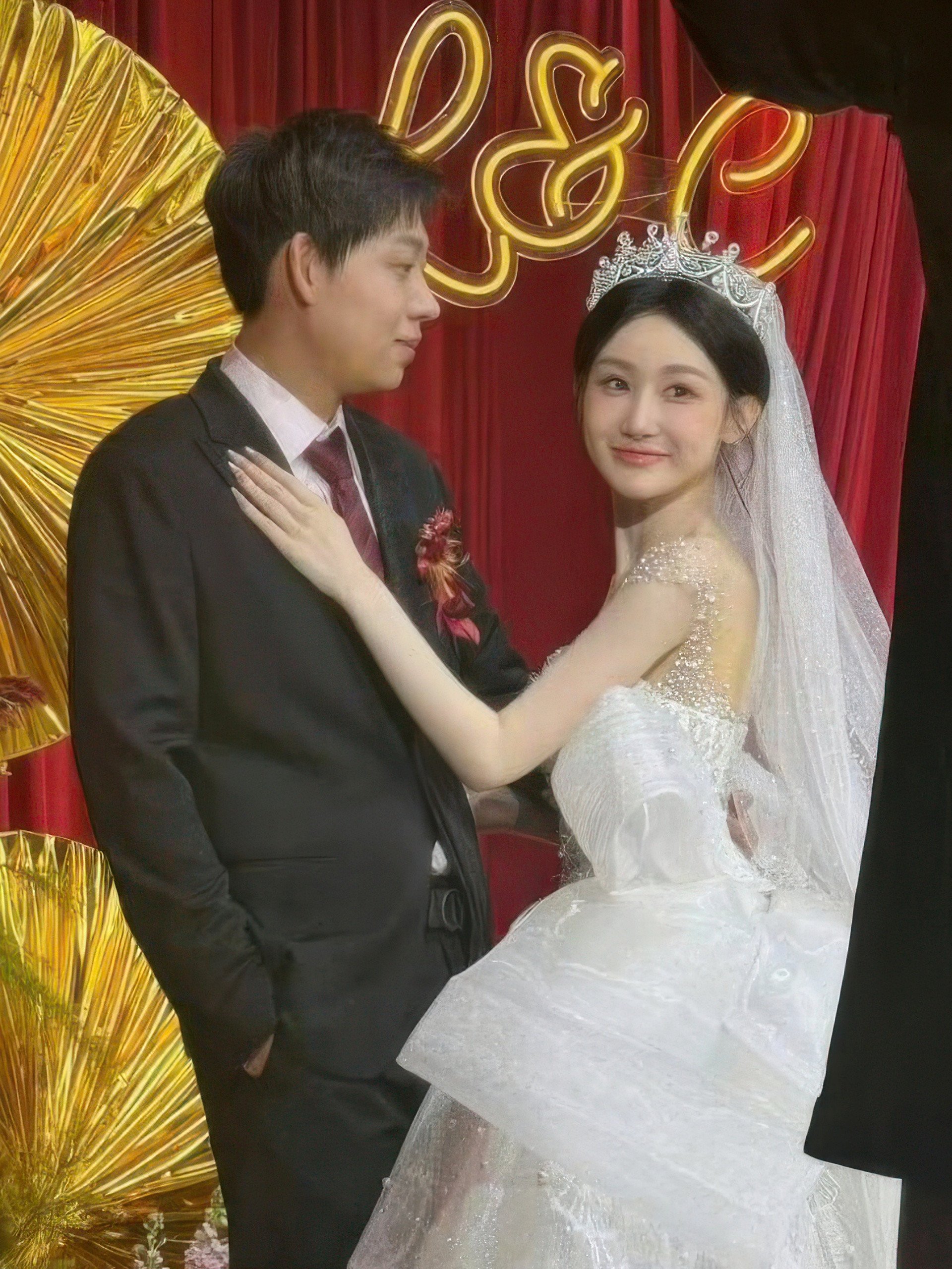 Lễ cưới của Trần Tuyết Ngưng và Lý Thuỵ Tân.