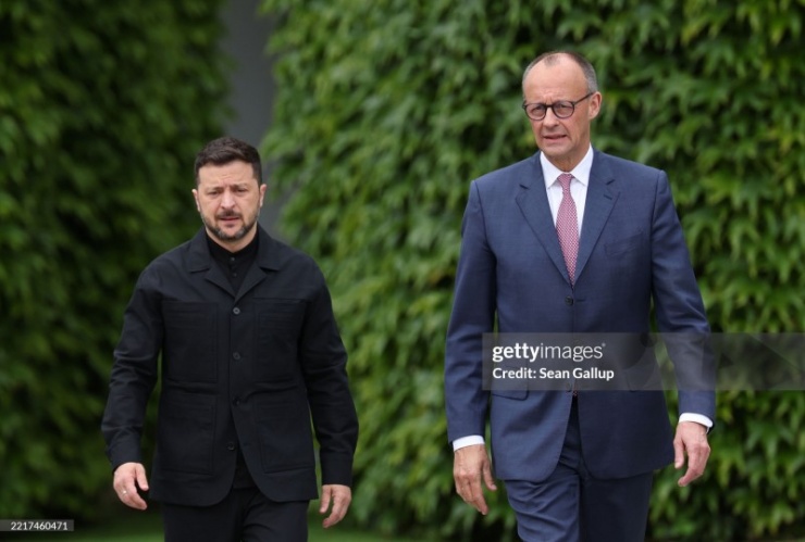 Tổng thống Ukraine Zelensky và Thủ tướng Đức Merz. Ảnh: GettyImages