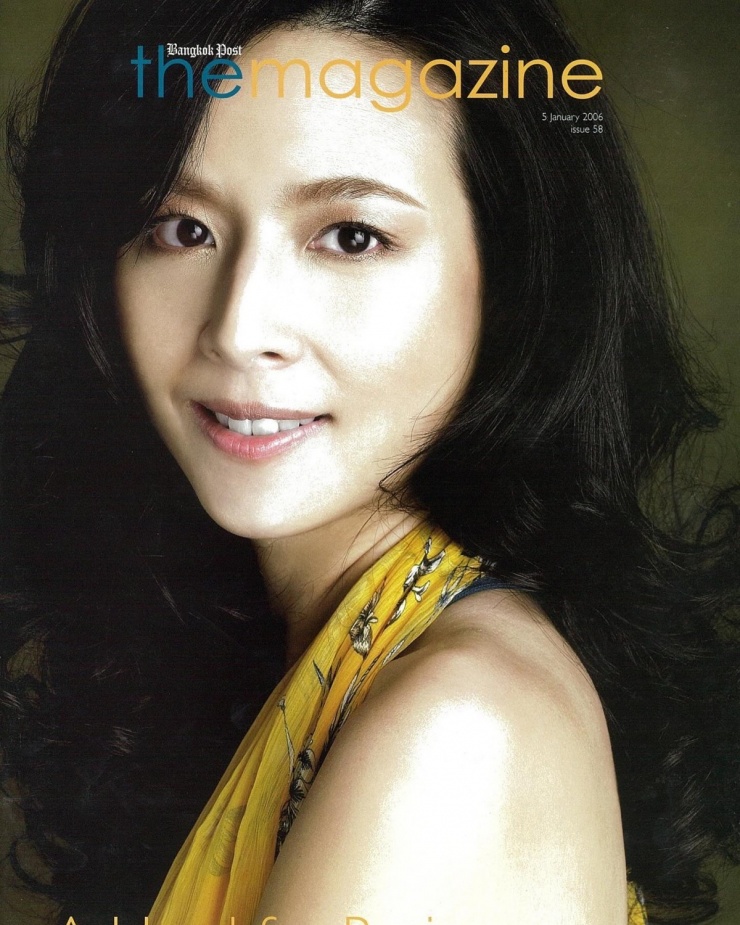 Bà Pang từng chia sẻ rằng: 'Mỗi năm như mỗi mùa. Dù trời sáng, âm u, mưa, bão hay lạnh lẽo, đó đều là những kỷ niệm và trải nghiệm mà tôi luôn biết ơn'. Trong ảnh, bà Pang xuất hiện trên trang bìa của một tạp chí Thái Lan vào đầu năm 2006 - khi nữ doanh nhân ở tuổi tứ tuần.