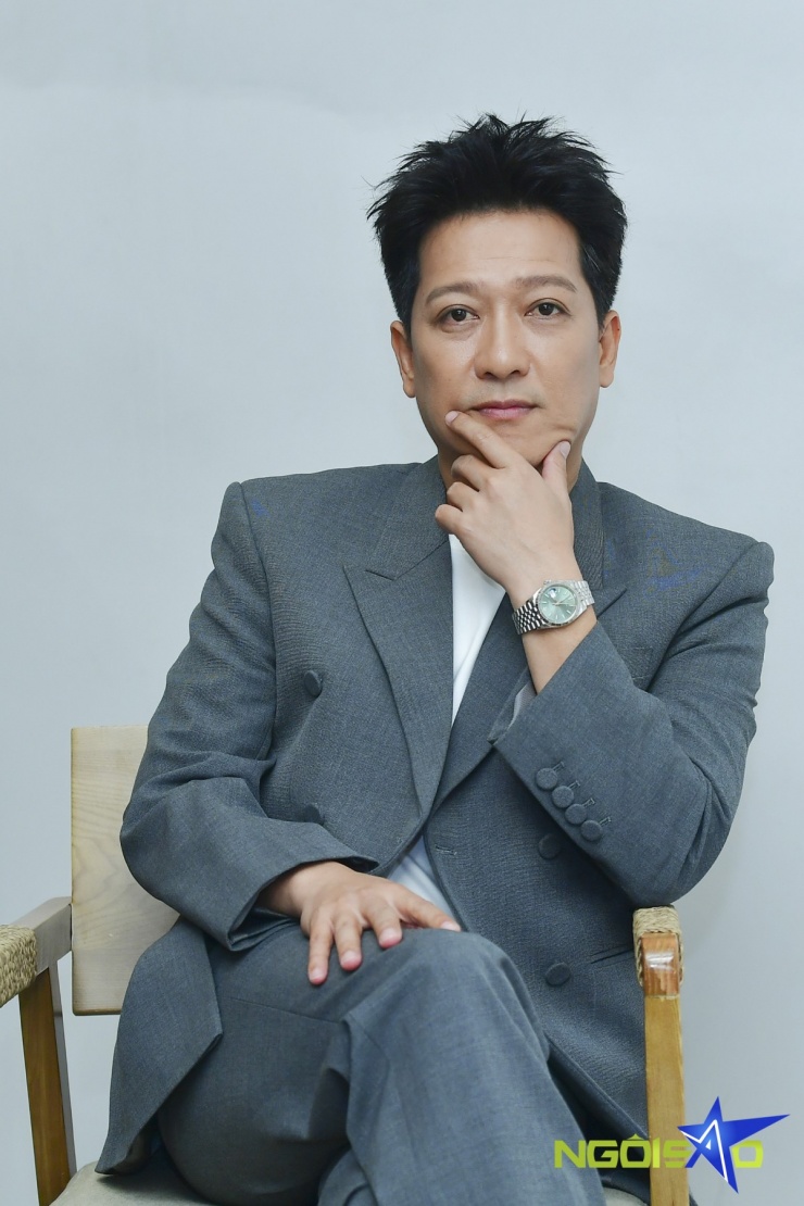 "Mười Khó" tô điểm vẻ ngoài bằng đồng hồ Rolex dòng Datejust, có khả năng dự trữ năng lượng khoảng 70 giờ, chống nước ở độ sâu 100 mét.