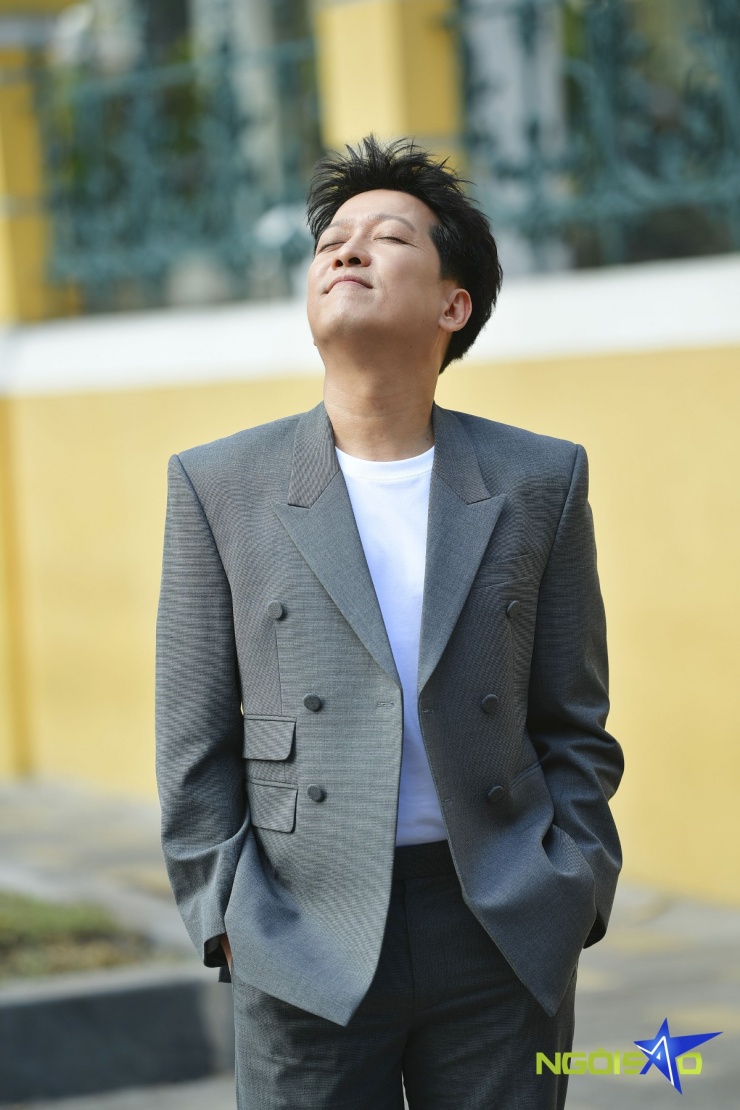 Để siết từ 74 kg xuống còn 62 kg, diễn viên chăm chỉ tập gym, cardio kết hợp chế độ ăn kiêng khắc nghiệt. Vóc dáng gọn gàng giúp anh trông trẻ trung và thêm nhanh nhẹn khi tham gia các chương trình truyền hình thực tế.