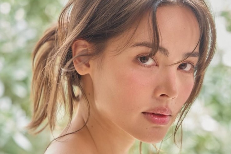 Nhan sắc 'bông hồng lai đẹp nhất Thái Lan'