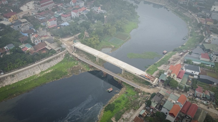 Theo phê duyệt, dự án cầu Mụ phải hoàn thành trước quý II/2025. Tuy nhiên, do vướng mắc giải phóng mặt bằng, chủ đầu tư đã có văn bản xin điều chỉnh thời gian thực hiện đến hết quý II/2026.