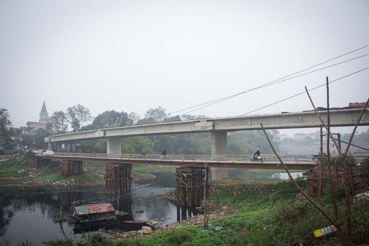 Nếu hoàn thiện đưa vào khai thác, cây cầu bắc qua sông Đáy sẽ giúp gia tăng khả năng kết nối, giao thương khu vực phía Nam.