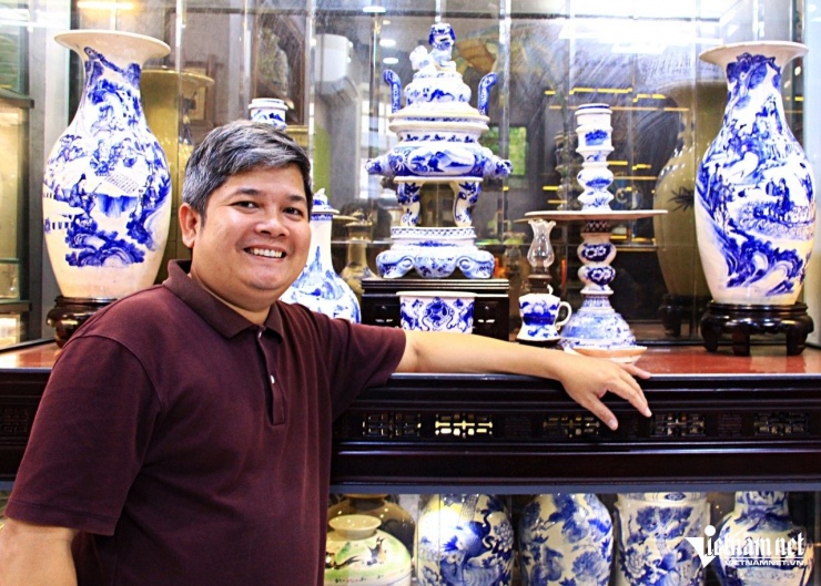 Anh Duy cho biết sẽ không bán bộ lư độc đáo này với bất kỳ mức giá nào. Ảnh: Hà Nguyễn