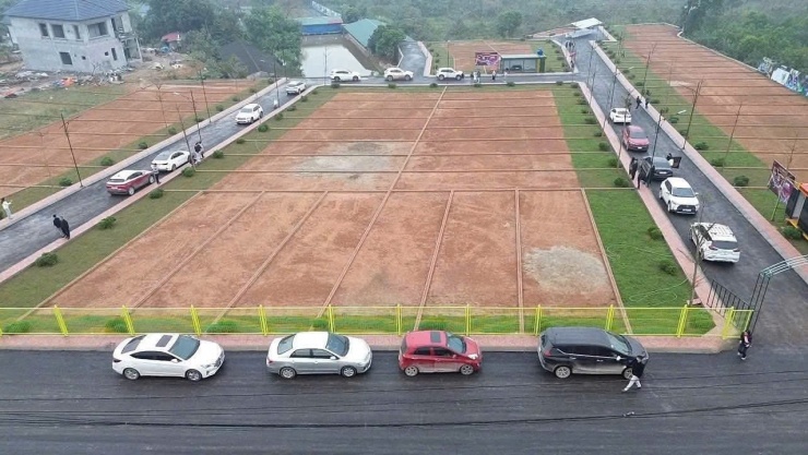 Chuyên gia khuyến nghị nhà đầu tư cần tỉnh táo trước các cơn "sốt đất ảo", nhìn vào tiến độ thực tế của hạ tầng và khả năng khai thác sử dụng, thay vì chạy theo tâm lý đám đông.