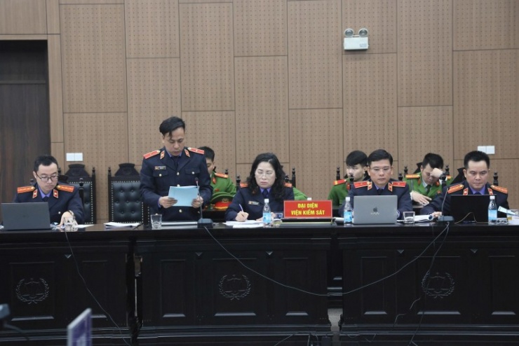 Đại diện Viện kiểm sát thực hành quyền công tố tại phiên tòa. 