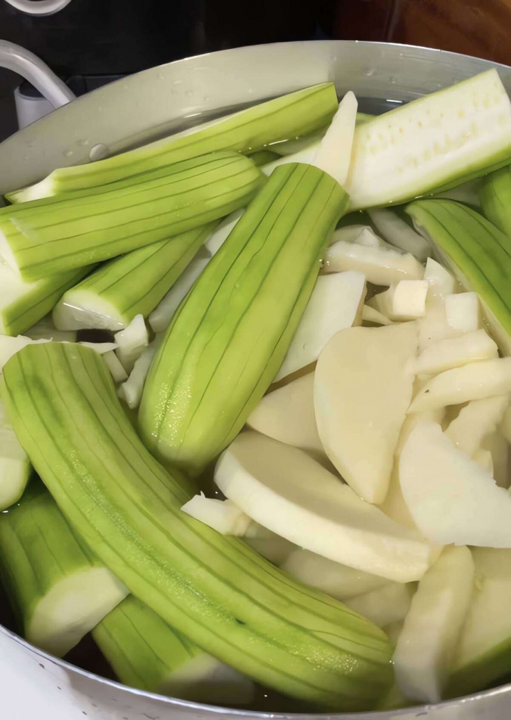 Nước dùng không cần xương hay thịt, món bánh canh cua vẫn ngọt thơm, lên màu đẹp nhờ loại nguyên liệu này - 2