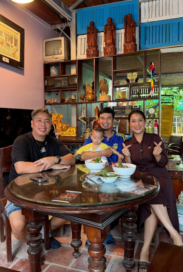 Cát Tường thăm nhà tiền chế 30 triệu đồng của Tiết Cương - 5