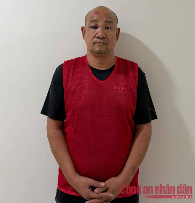 Đối tượng cầm đầu Trần Quang Tùng tại cơ quan Công an.