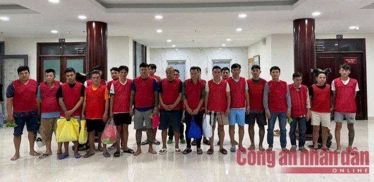 Các đối tượng tổ chức đánh bạc và đánh bạc dưới hình thức đá gà, lắc tài xỉu.